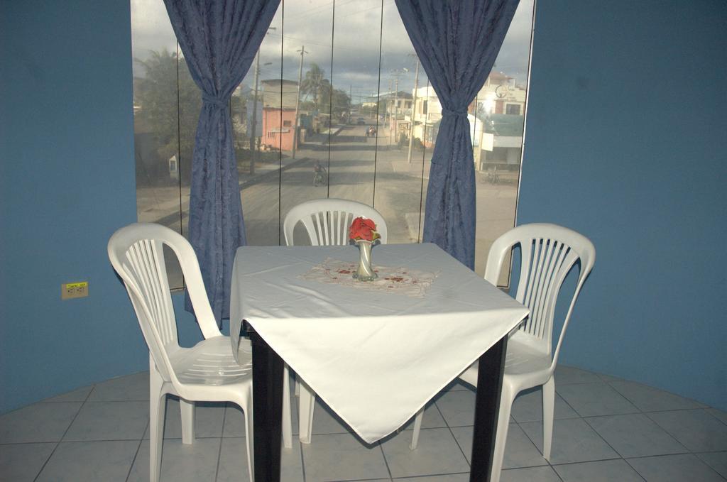 פורטו וילאמיל Hostal La Isla Del Descanso מראה חיצוני תמונה