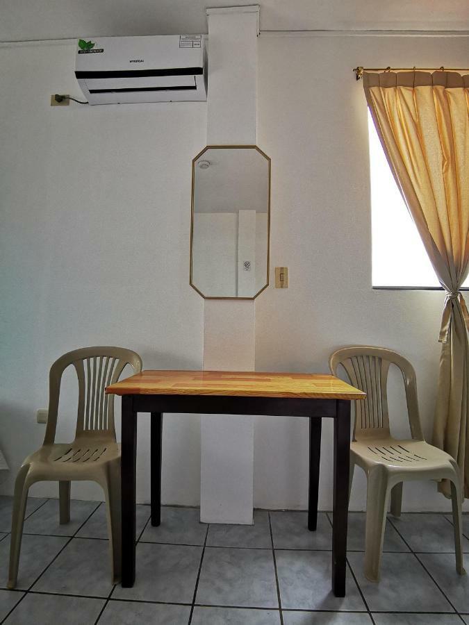 פורטו וילאמיל Hostal La Isla Del Descanso מראה חיצוני תמונה